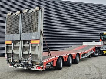 3 x steering axle / hydraulic ramp / hydraulic bed